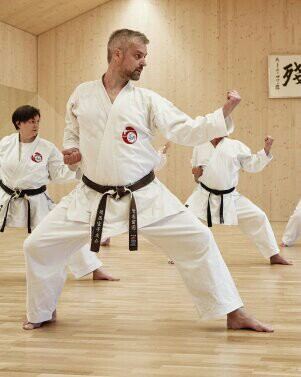 Sensei in Kampfstellung